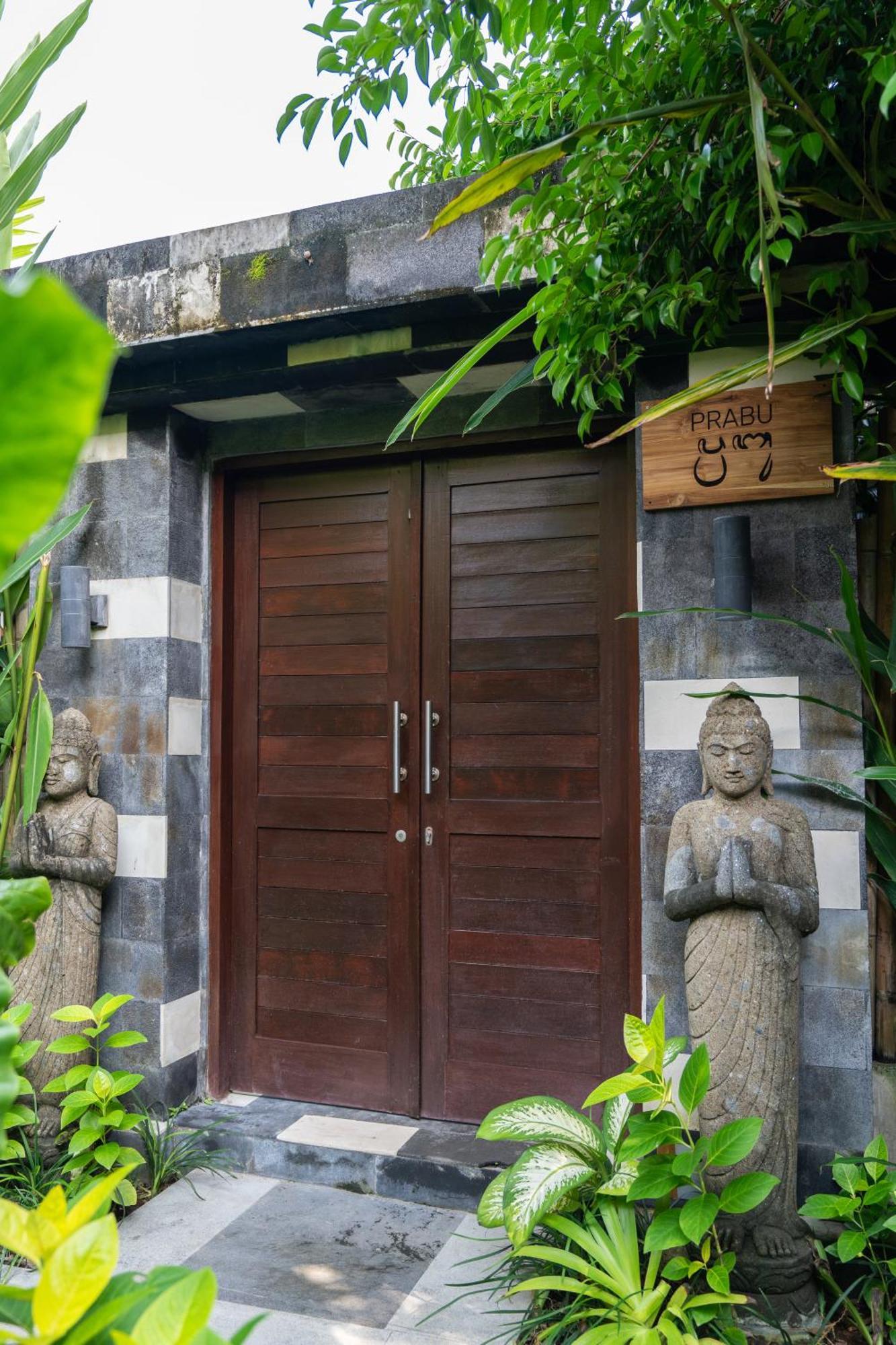 The Gardens Seminyak Hotel Exterior photo
