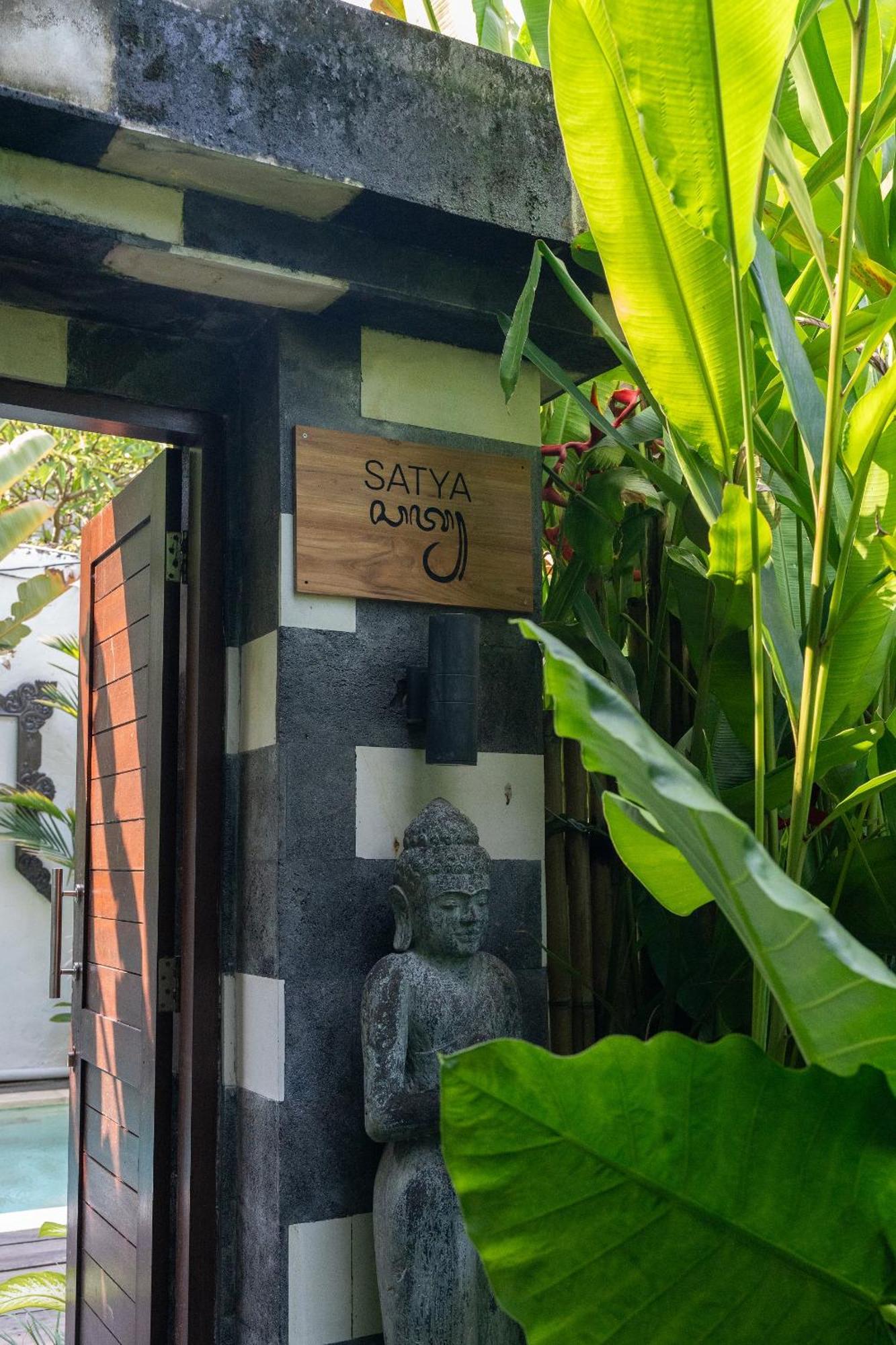 The Gardens Seminyak Hotel Exterior photo